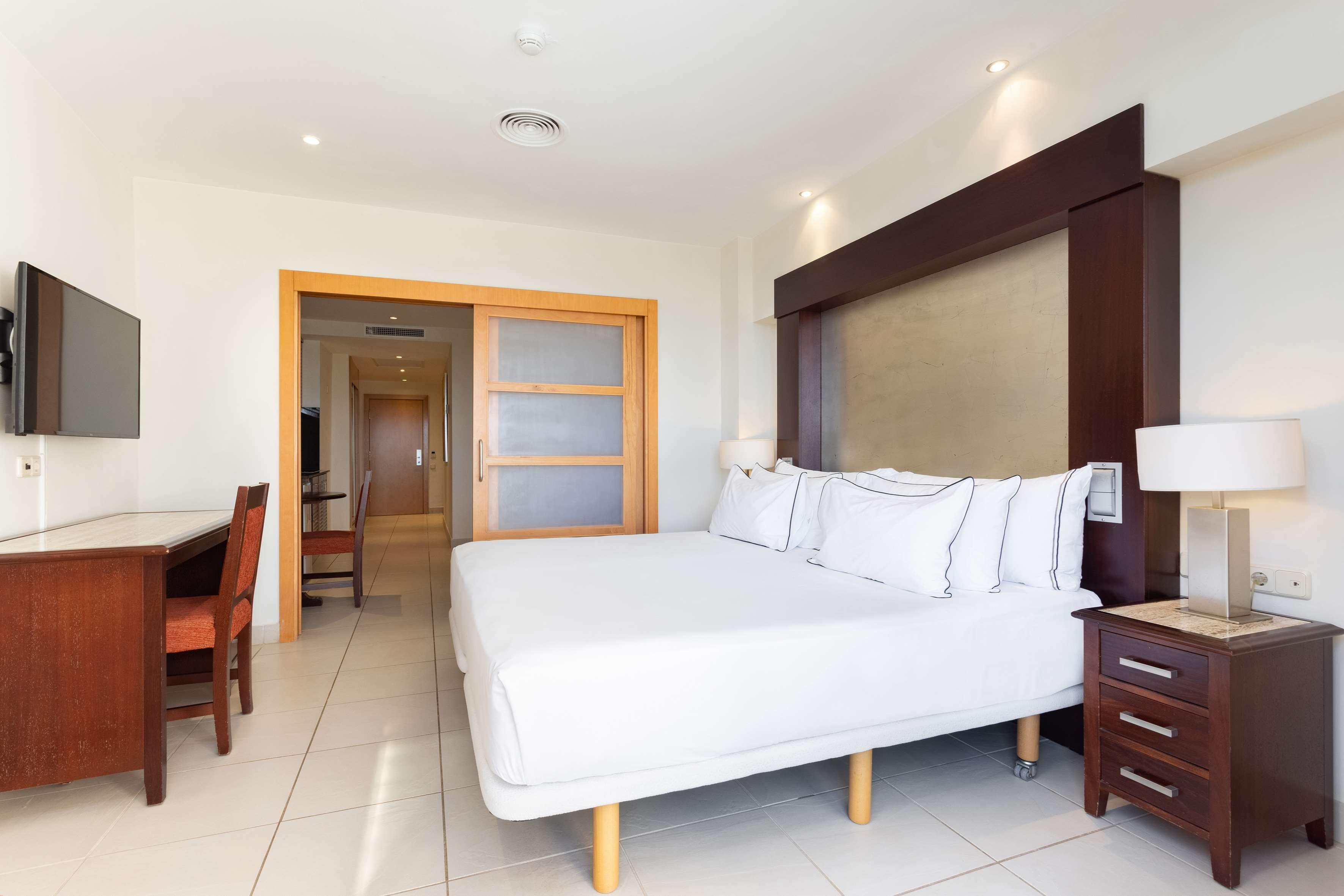 Paradisus By Melia Fuerteventura Costa Calma Dış mekan fotoğraf A bedroom at the Hilton San Francisco Airport